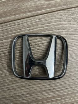 2004-05 Honda civic rear trunk emblem