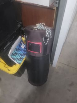 Punching bag with chains