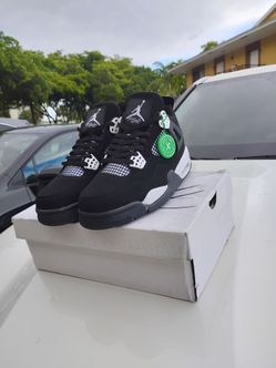 Jordan 4 white thunder size 9.5