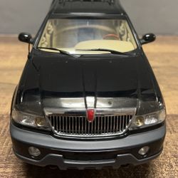 Autoart 1/18 scale Diecast Ford Lincoln Navigator - Black Autoart 1/18 scale Diecast Ford Lincoln Navigator - Black
