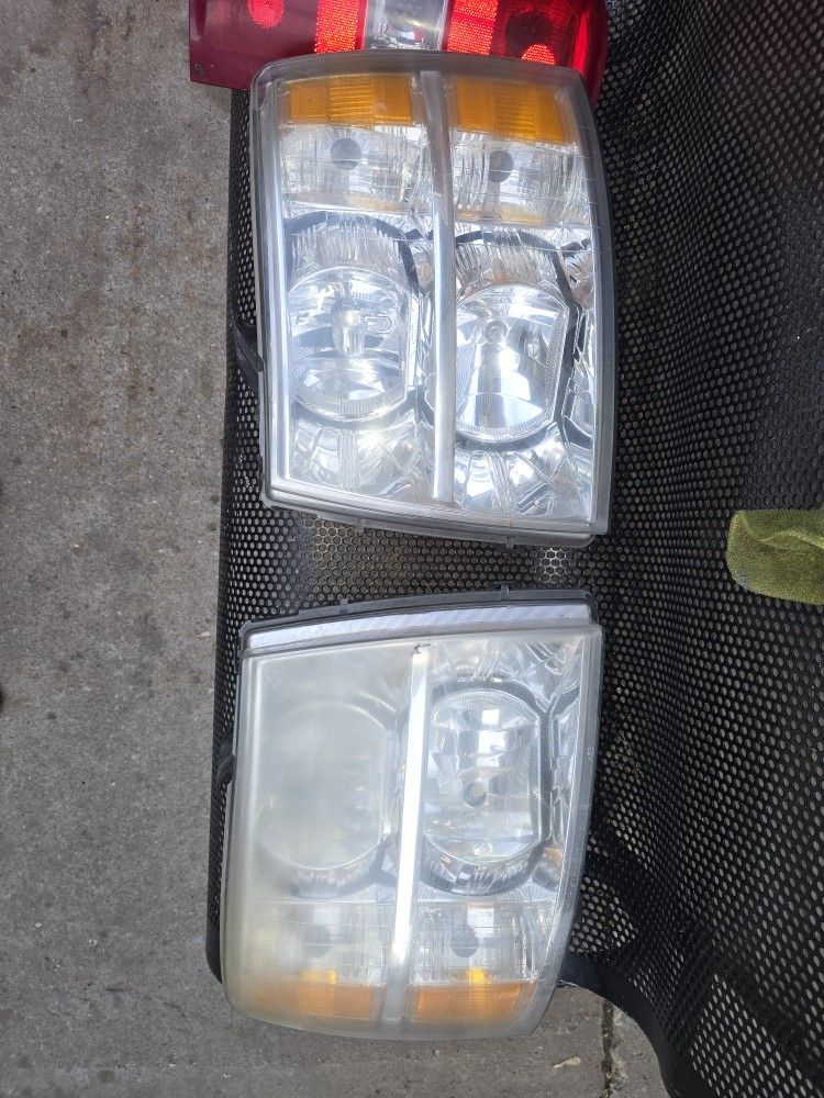 Front Headlights For A CHEVY SILVERADO 1500 07-2010