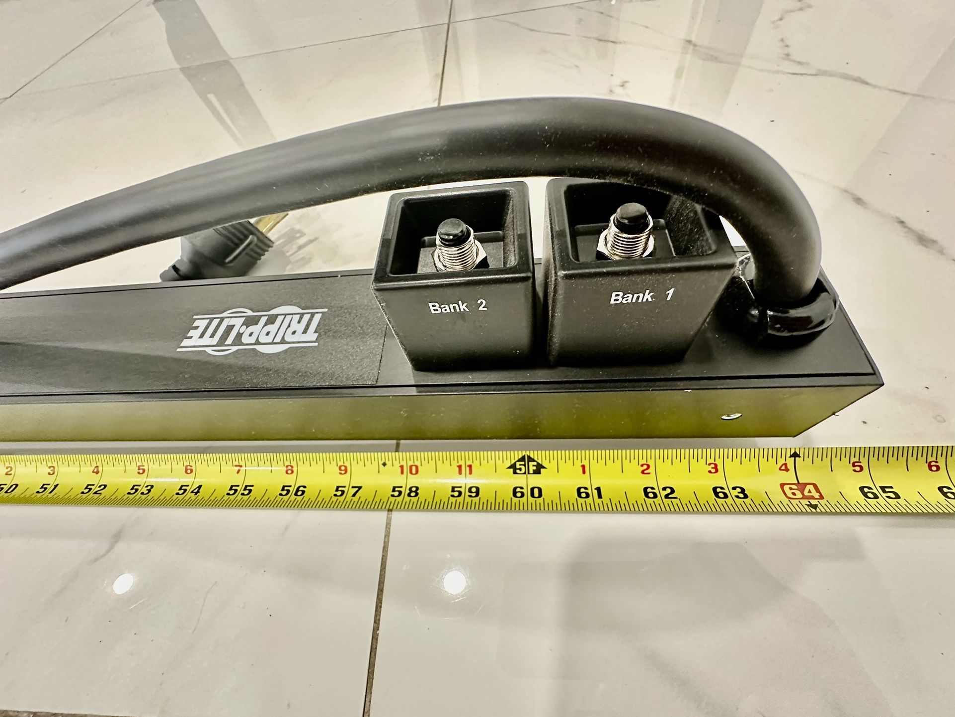 Tripp.lite Regleta de Corriente 30 Tomás Para Enganchar