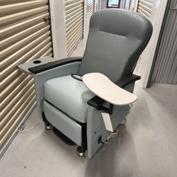 NEW Alo  Recliner Chairs Msrp $4300 befor tax