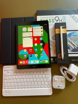 Apple IPad 8th Generation (10.2” Retina /Latest iOS 26/ 2020 model) 32GB with stylus pen, keyboard & Accessories