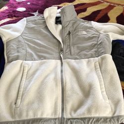 North Face Denali Jacket   size: Medium