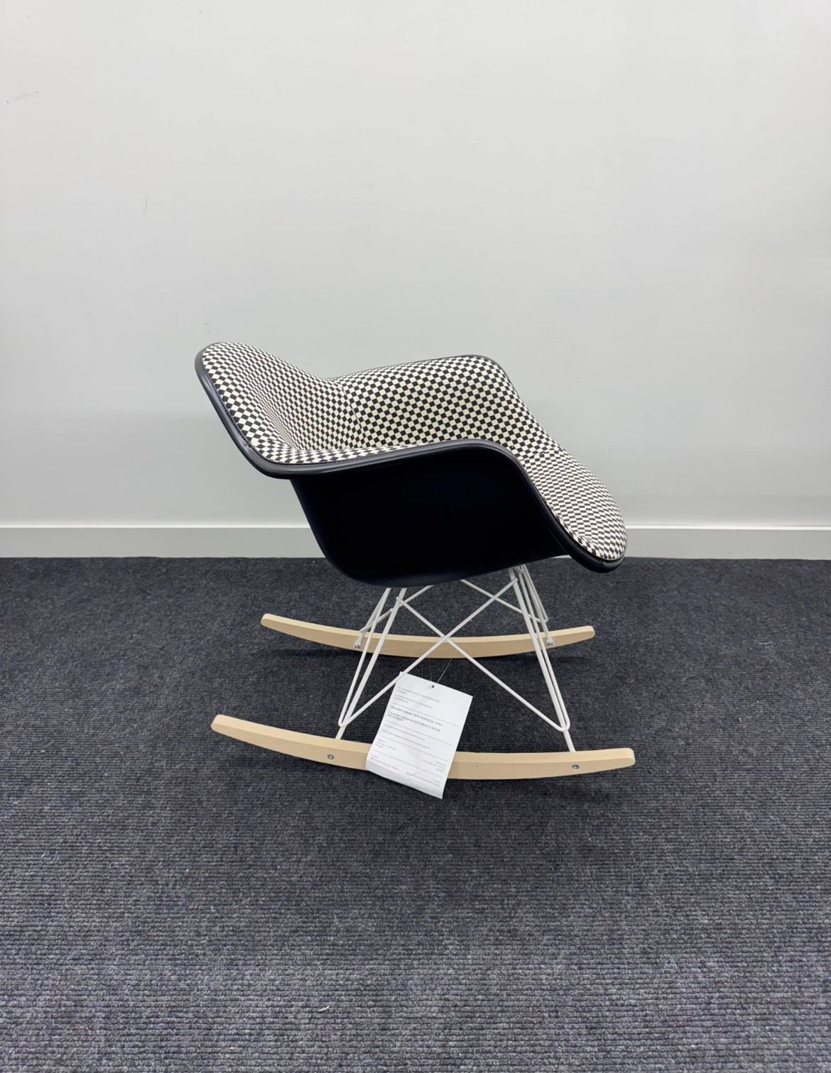 HERMAN MILLER EAMES MOLDED PLASTIC CHAIR BRAND NEW 100% AUTHENTIC DELIVERY AVAILABLE