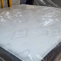 Luxury Seally PosturePedic King Mattress Like New