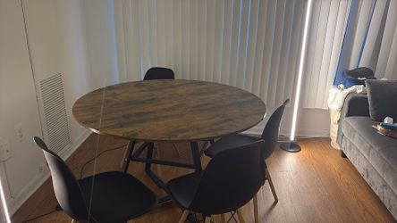 Dining table and 4 chairs