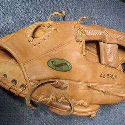 Baseball & Softball Gloves 