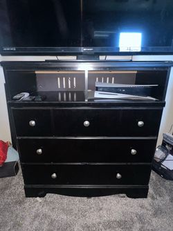 Medium sized wardrobe dresser