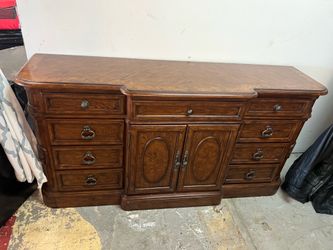 Server buffet/ buffet cabinet  / credenza dining server funiture