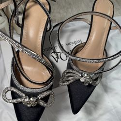 Brand New Sexy Heals Great For Holidays
