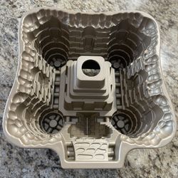 5 Piece Nordic Ware Cake Pans