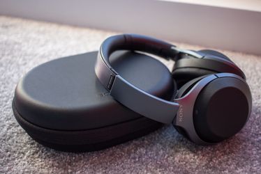 SONY WIRELESS NOISE CANCELLING HEADPHONES