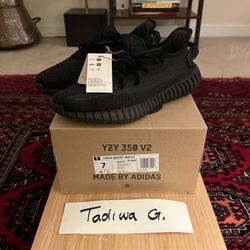 Adidas Yeezy 350 V2 “Onyx” Size 7 
