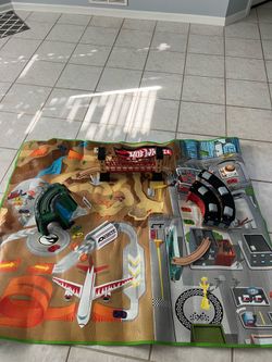 Hot wheels racetrack mat with bridges and wooden tracks