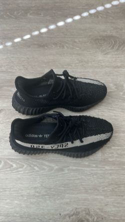 Like new Yeezy boost 350 in Black/Sesame, size 7.5