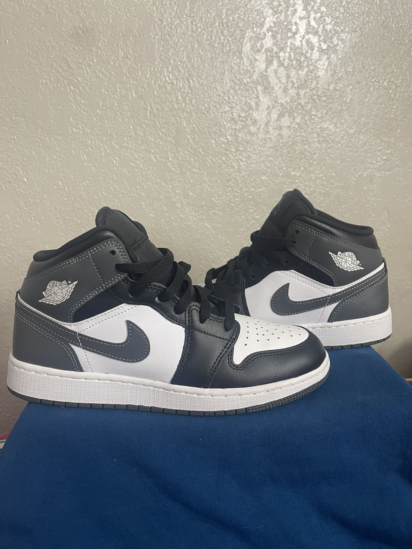jordan 1 mid black white iron grey
