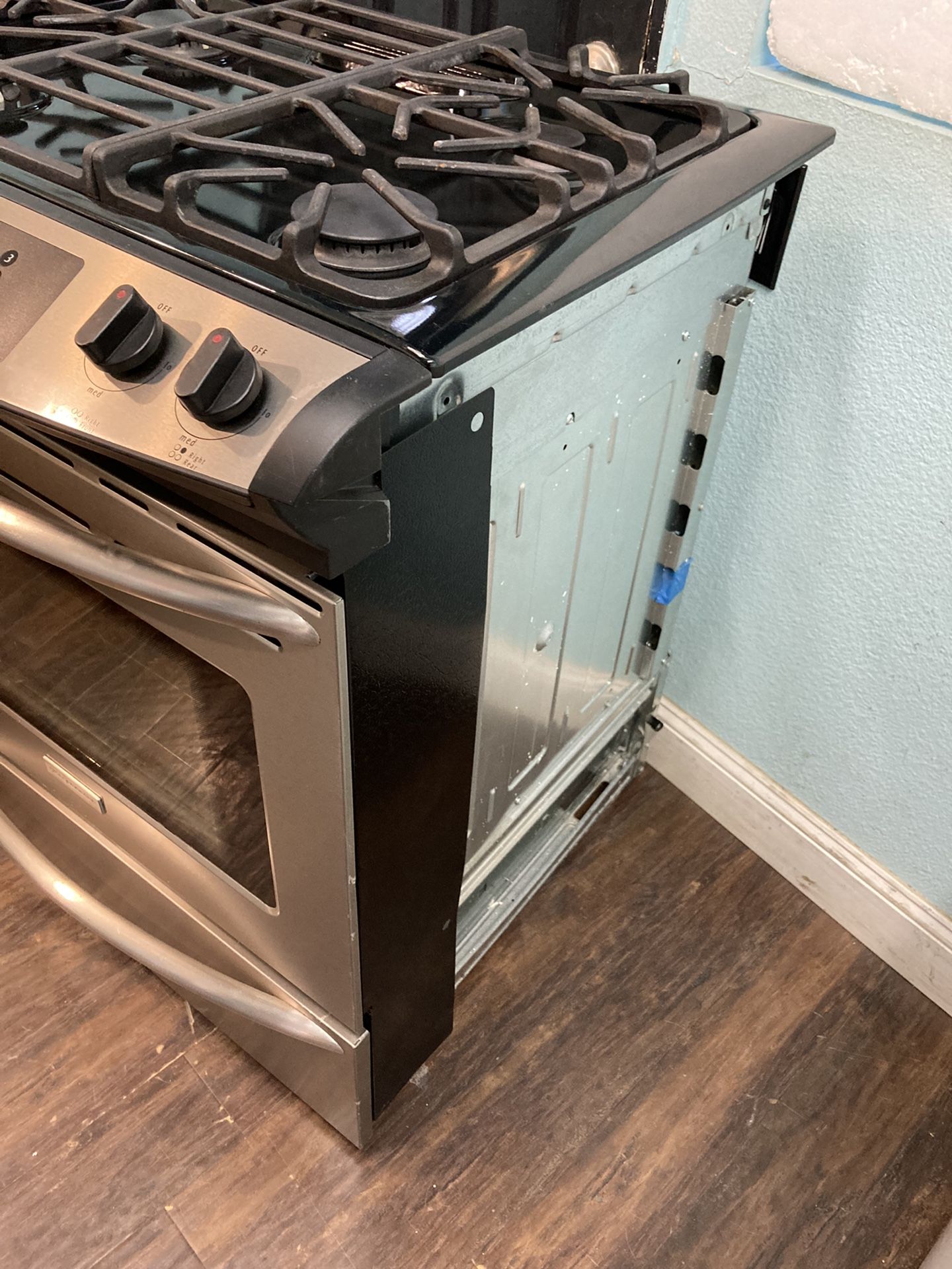 Frigidaire Gas Stove Good Working Condition for Sale in Santa Clarita, CA OfferUp