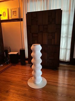 Pewos Coral Cat Scratcher | Minimalist Wavy Scratching Post in white