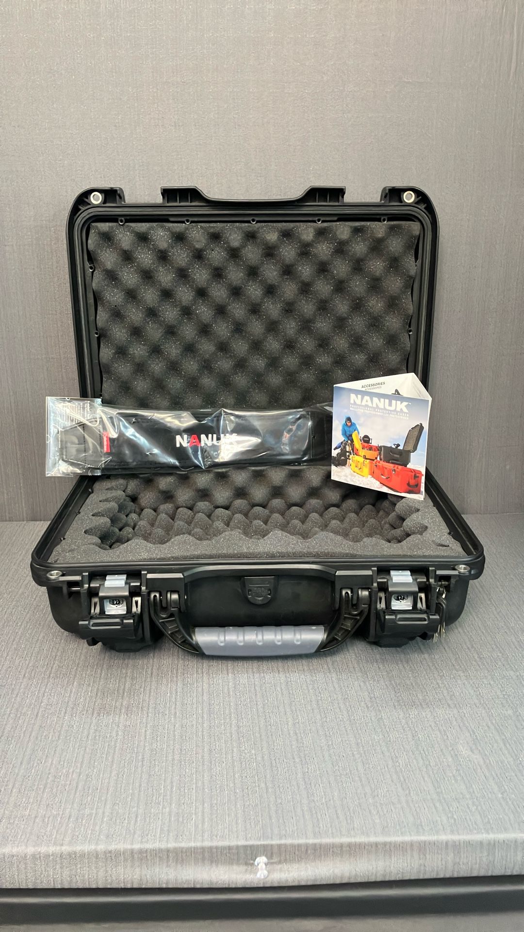 Nanuk 923 Hard Case / Foam (Black, 16.7L) with TSA Latch Retrofit Kit And Shoulder Strap