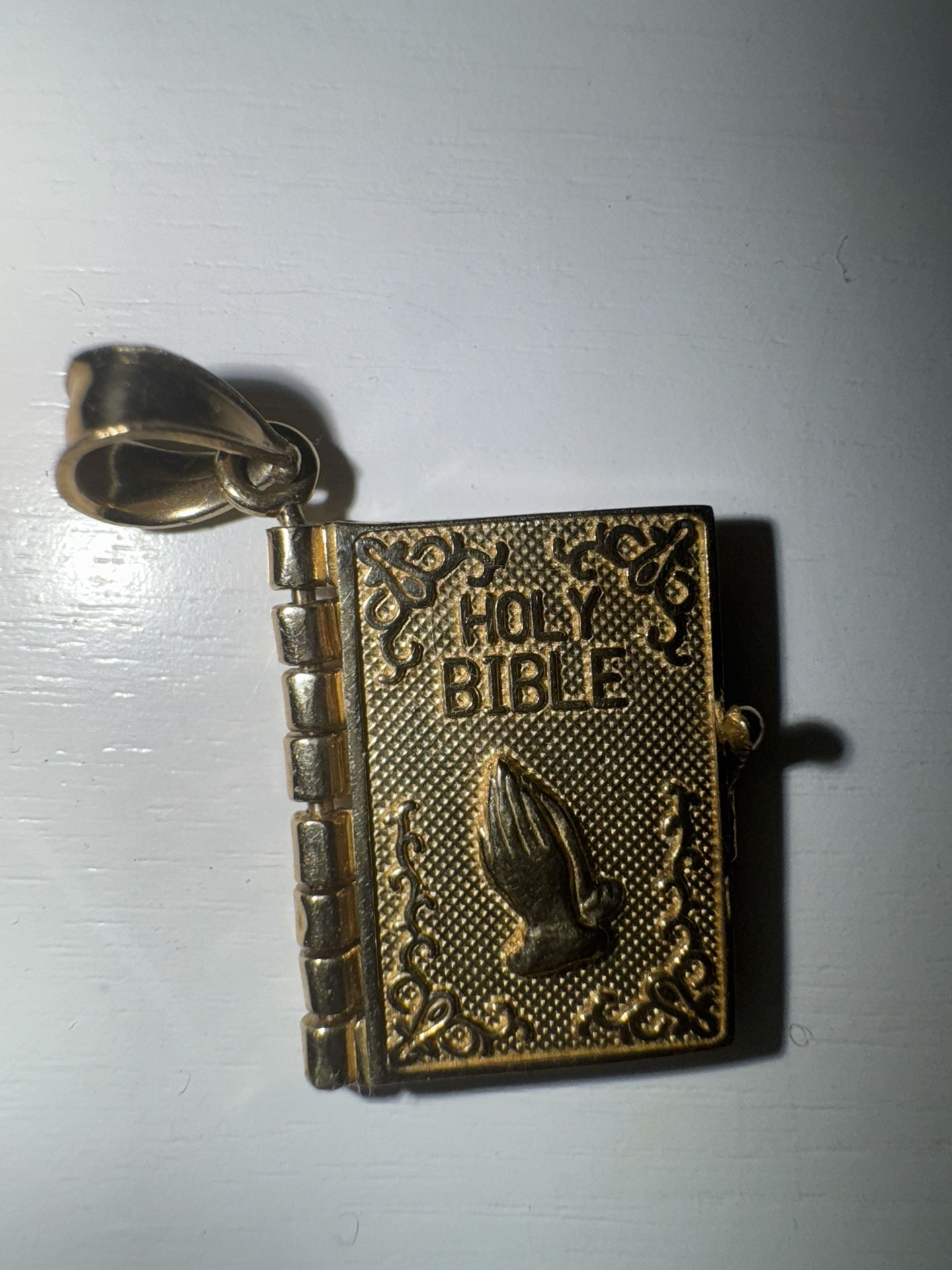 Beautiful 10k Yellow Gold 3D Moveable Page Holy Bible”Our Father” Prayer Pendant