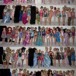 barbies, i have hundreds of items check everything here just click my profile photo 