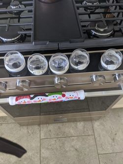 Oven safety knobs