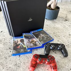 PS4 PRO 1TB BUNDLE W/2 Controllers 3 Games