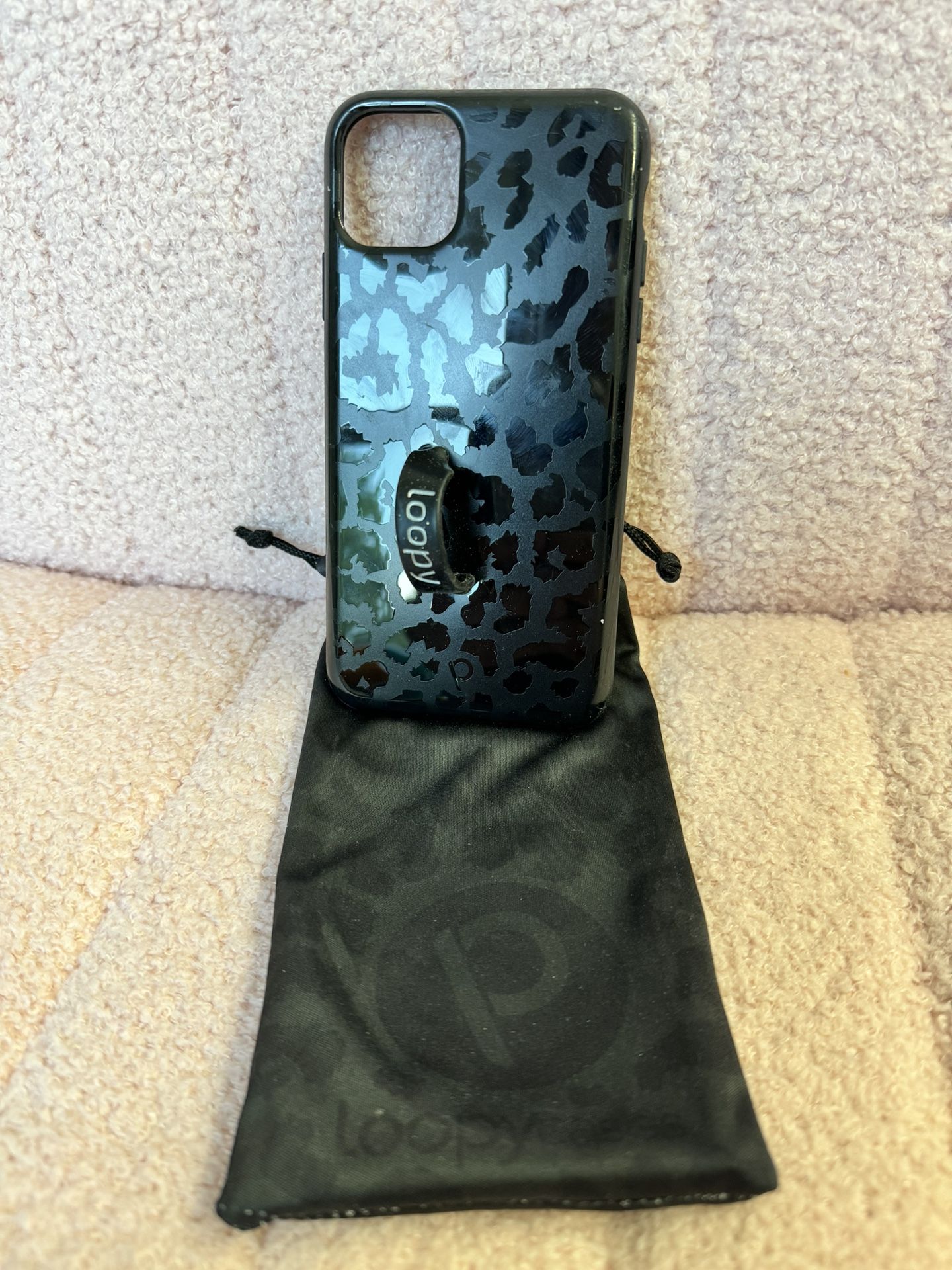 Loopy Black Cheetah iPhone 8 