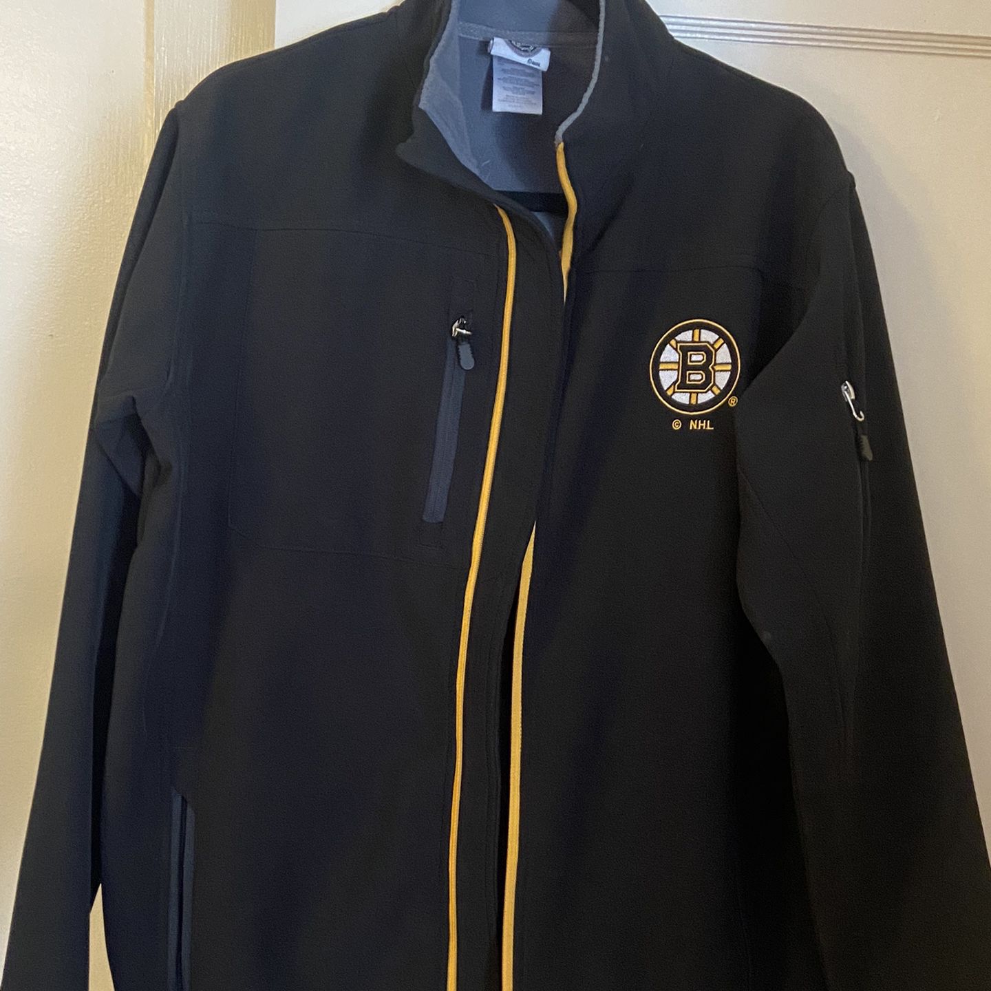 Bruins Gear - Jacket Med., 2011 Stanley Cup Picture - Hat And 3/4 Zip 