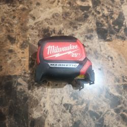 Milwaukee Magentic Tape