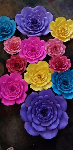 Paper flowers and paper roses. Flores de papel