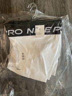 Nike Pro Mid-Rise Shorts