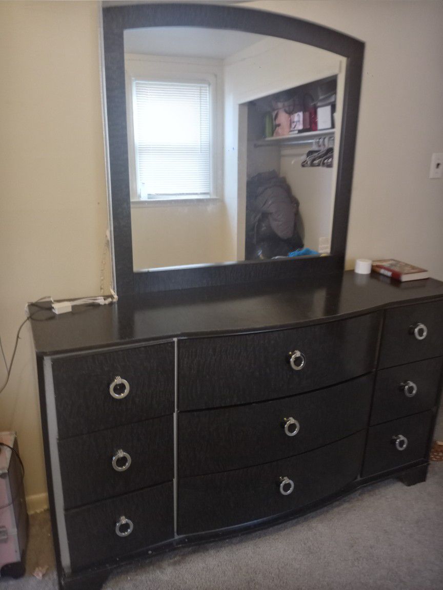Selling This Black Dresser With Silver Handles Good Condition 4