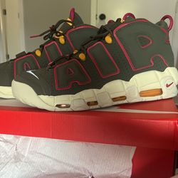 Nike Uptempo 