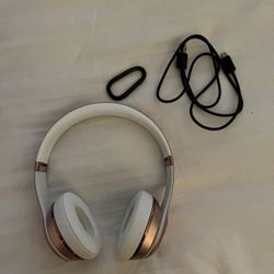 Rose Gold Beats Solo 3