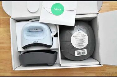 Cricut hat press brand new in box. If post is up