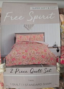 New 2 piece twin quilt set