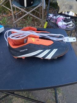 !! Men's Cleats  Adidas Predator  Size 10