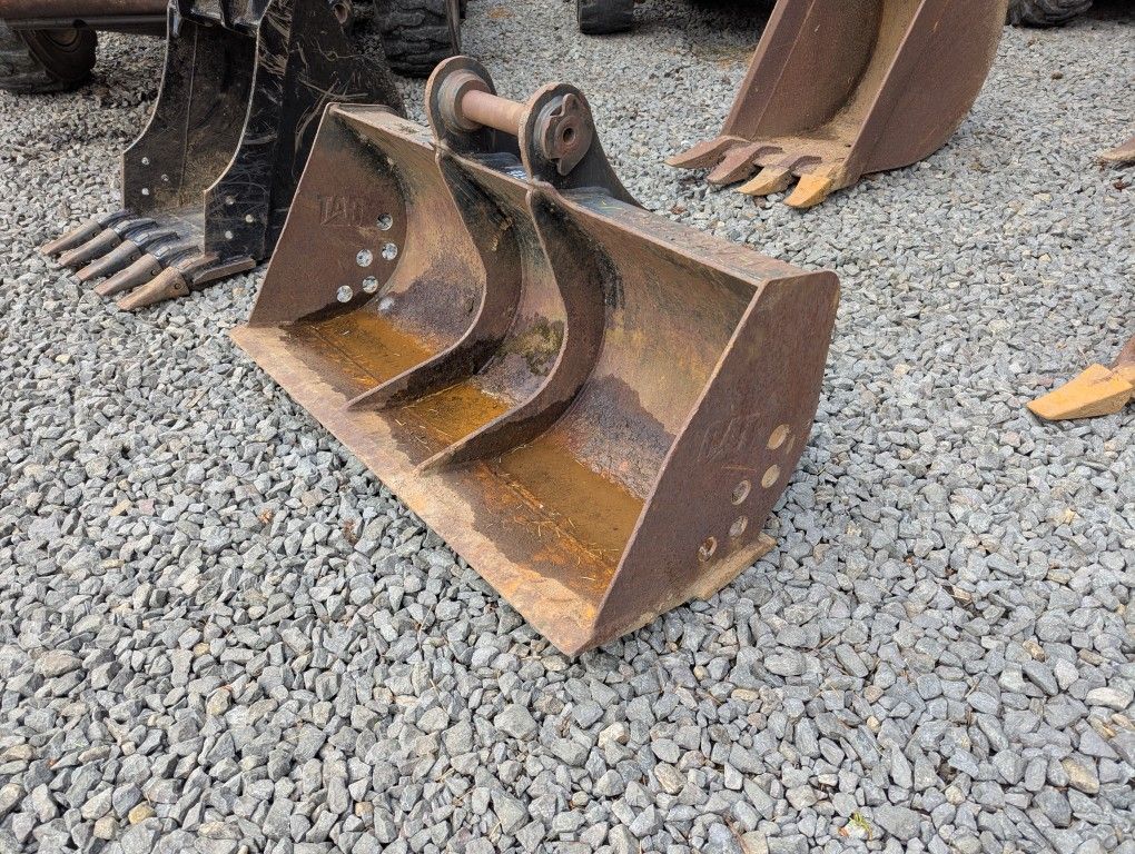 39" Cat Mini Excavator Grading Bucket