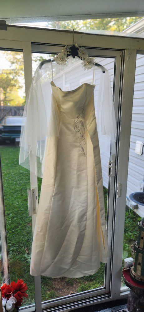 Wedding Dress Size 8 & Veil & Shoes 7-1/2 