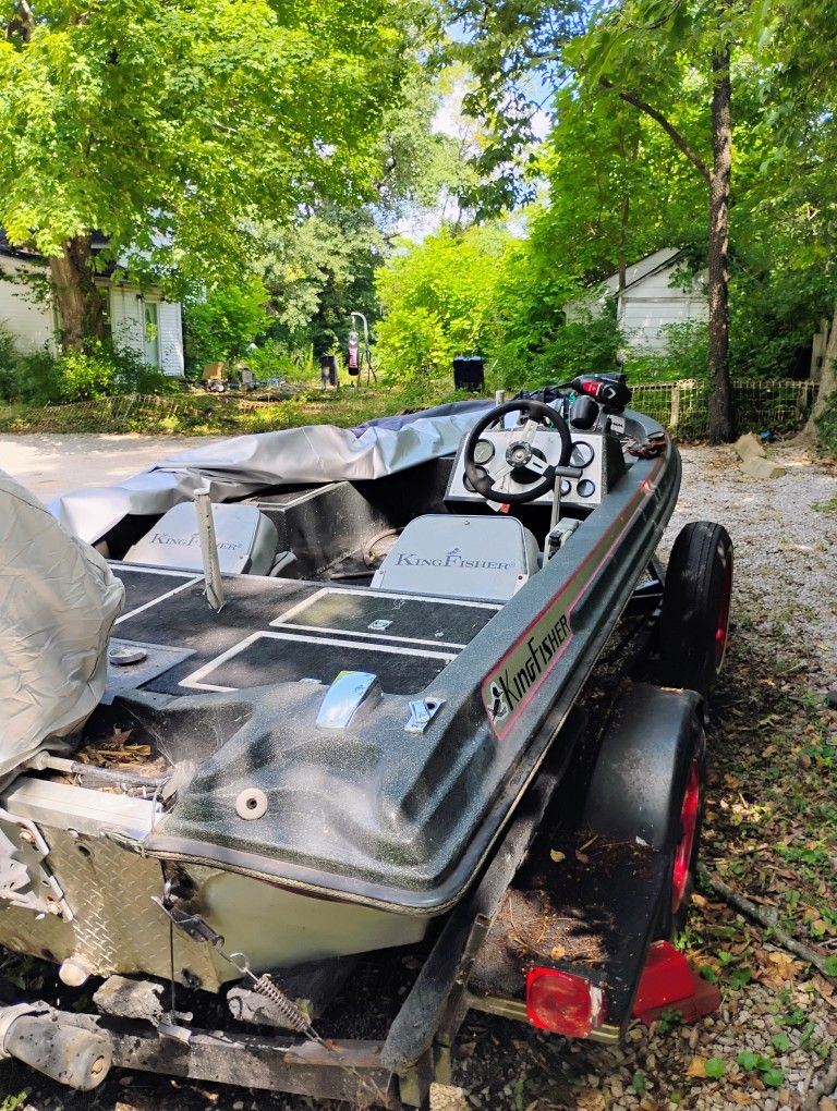 Kingfisher Bass Boat