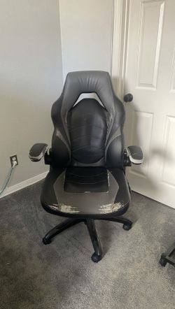 Staples Gaming Chair