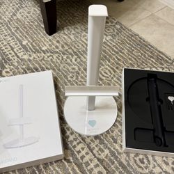 Rikki Skinny Vanity Stand Color White