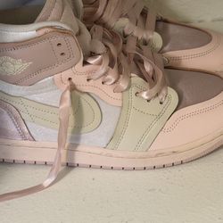 PINK WOMANS  NIKE AIR JORDANS 