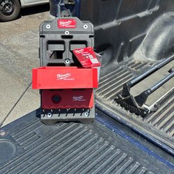 Pack out Wall Mount With 2 Att