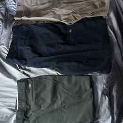 DICKIES, De Hombre,Originales,,2 Shorts Size 46” Y  1 Pantalón También 46” Estan Nuevos Solo No tienen La Etiqueta