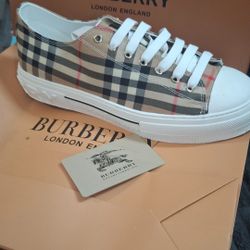  Burberry Shoes Size 8
