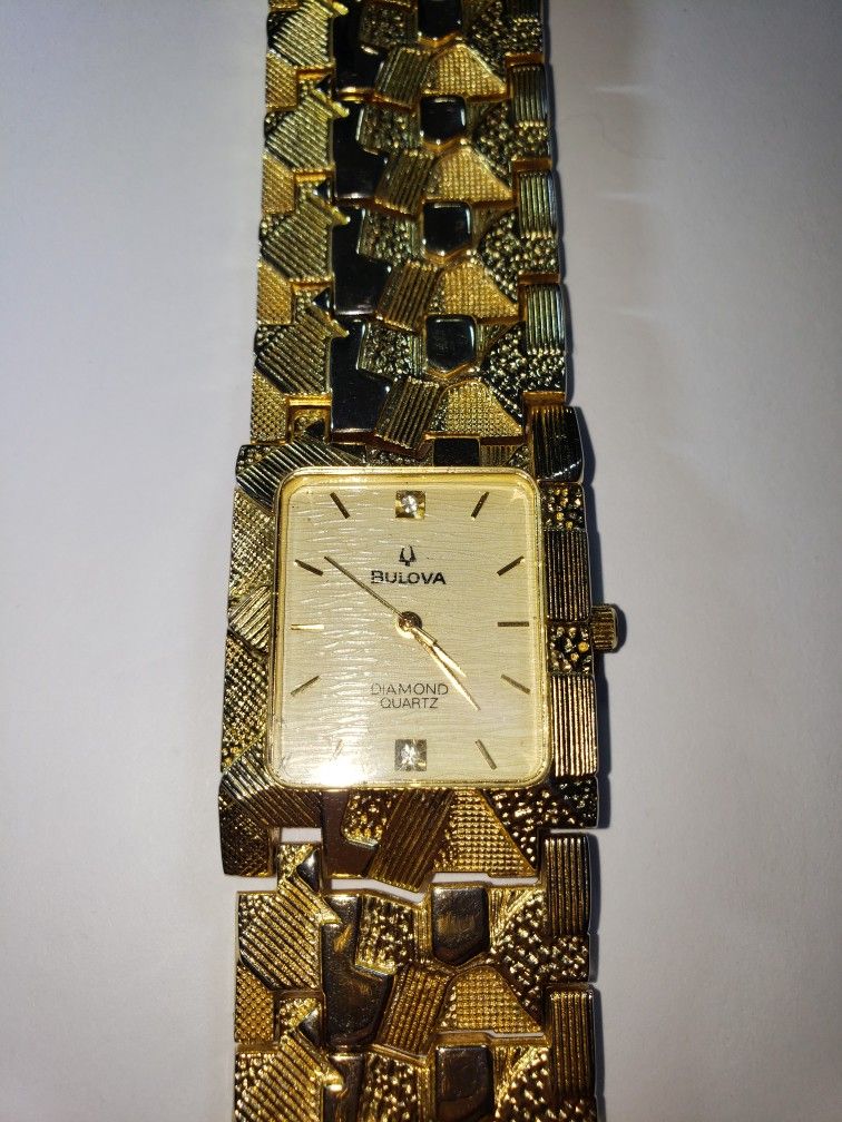 VINTAGE BULOVA DIAMOND QUARTZ 18K GOLD MEN'S WATCH